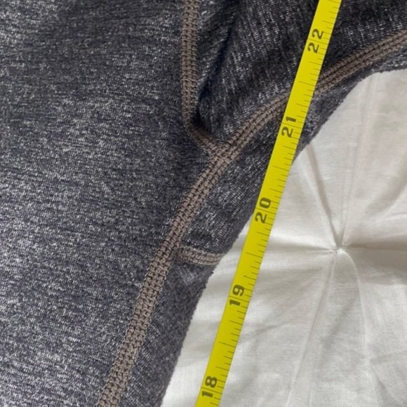 Athleta Criss Cross Heathered Grey Capri Legging - Picture 11 of 12